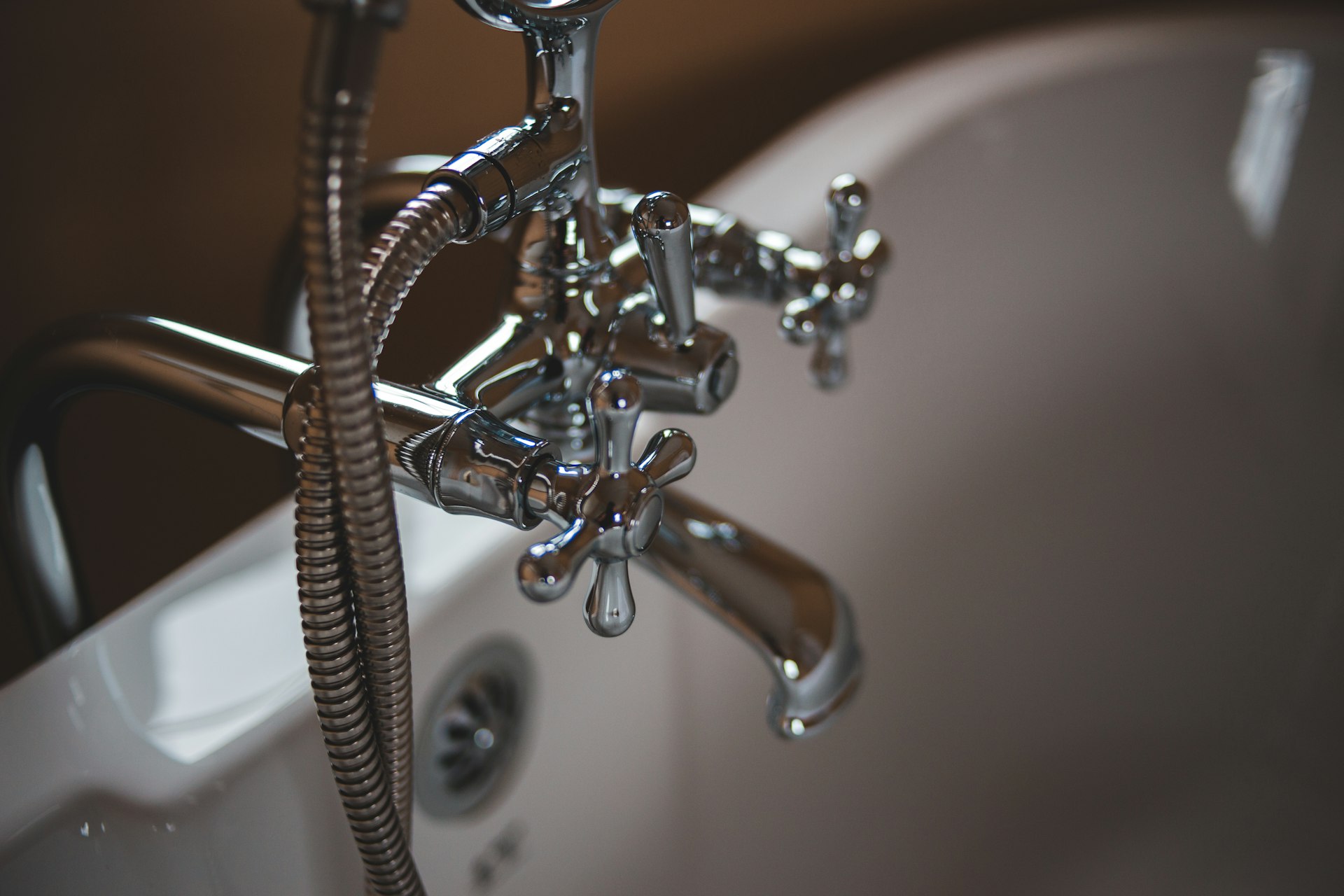 Faucet, toilet, and leak repair plumbing services